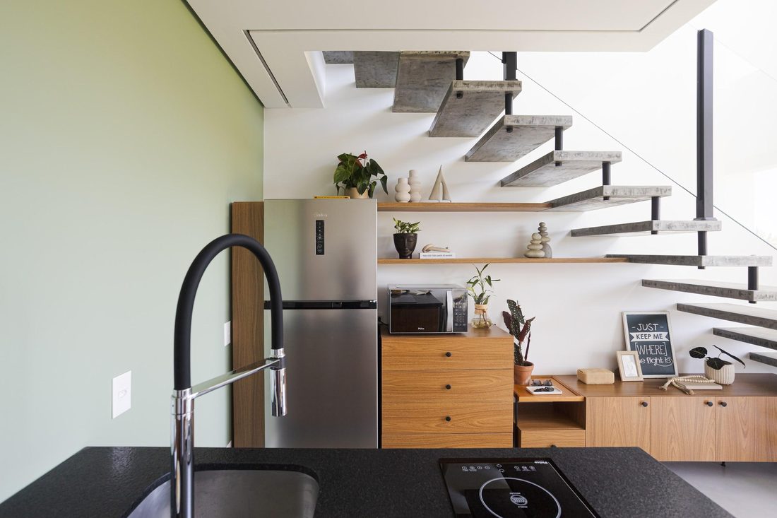 Loft 205, cozinha sob a escada